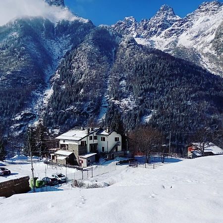 Hotel Sasso Nero à Chiesa in Valmalenco Extérieur photo