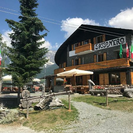 Hotel Sasso Nero à Chiesa in Valmalenco Extérieur photo