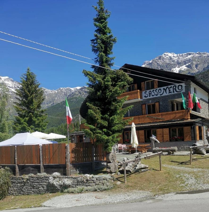 Hotel Sasso Nero à Chiesa in Valmalenco Extérieur photo