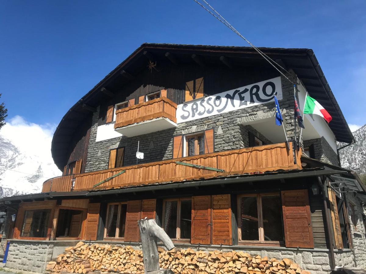 Hotel Sasso Nero à Chiesa in Valmalenco Extérieur photo