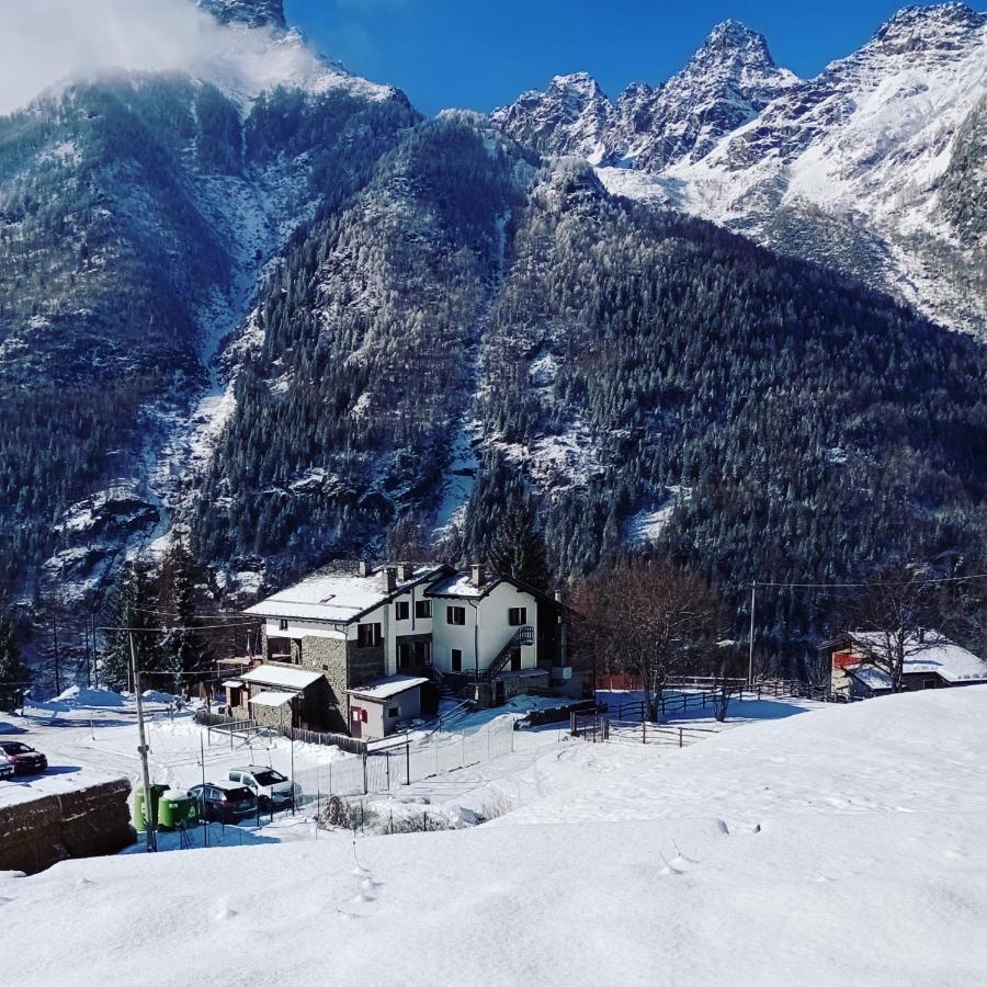 Hotel Sasso Nero à Chiesa in Valmalenco Extérieur photo