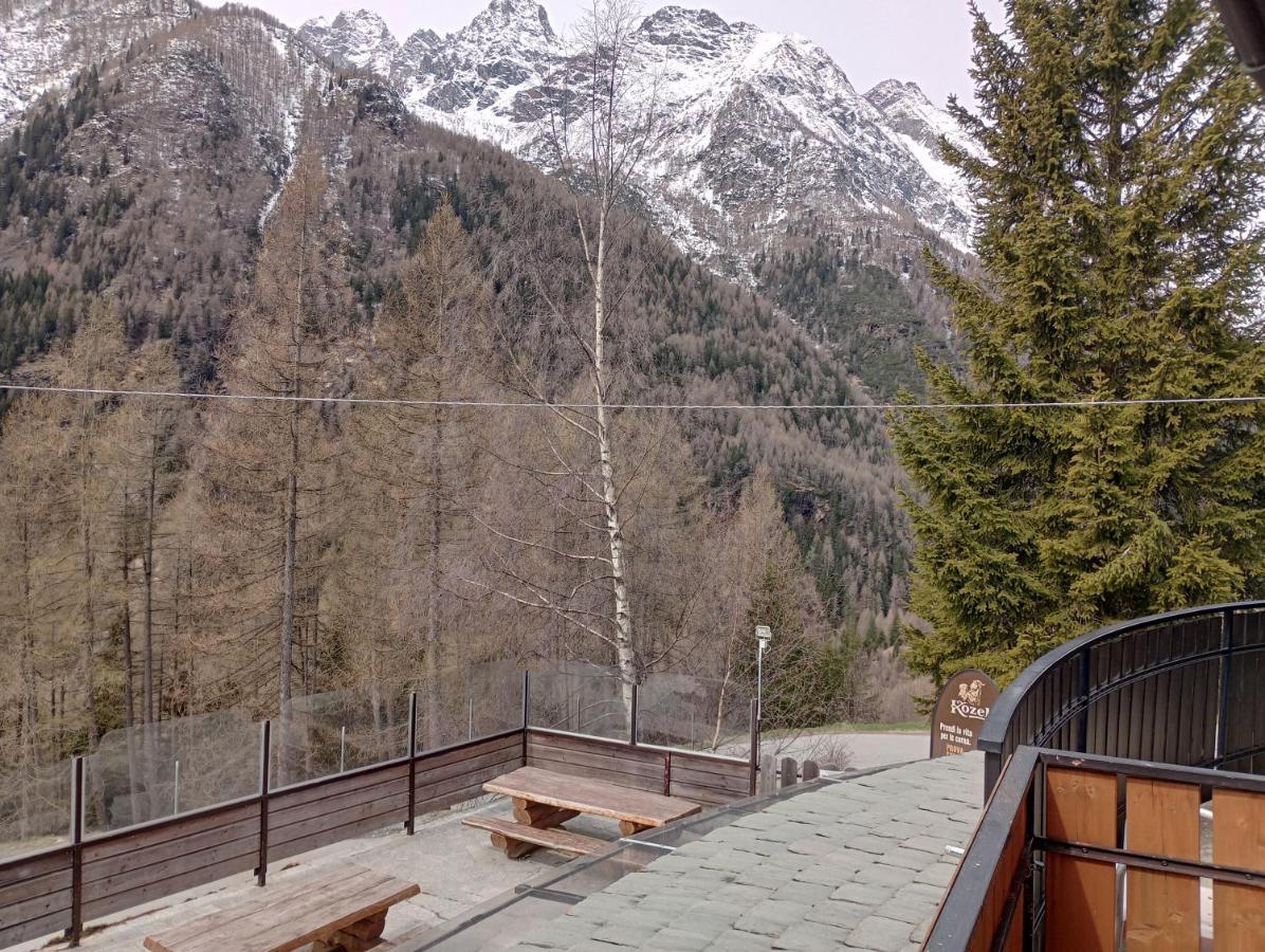 Hotel Sasso Nero à Chiesa in Valmalenco Extérieur photo