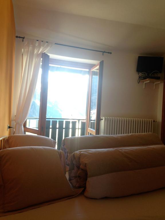 Hotel Sasso Nero à Chiesa in Valmalenco Extérieur photo