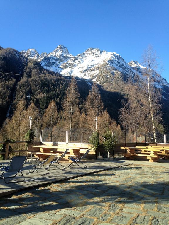 Hotel Sasso Nero à Chiesa in Valmalenco Extérieur photo