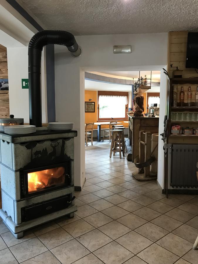 Hotel Sasso Nero à Chiesa in Valmalenco Extérieur photo