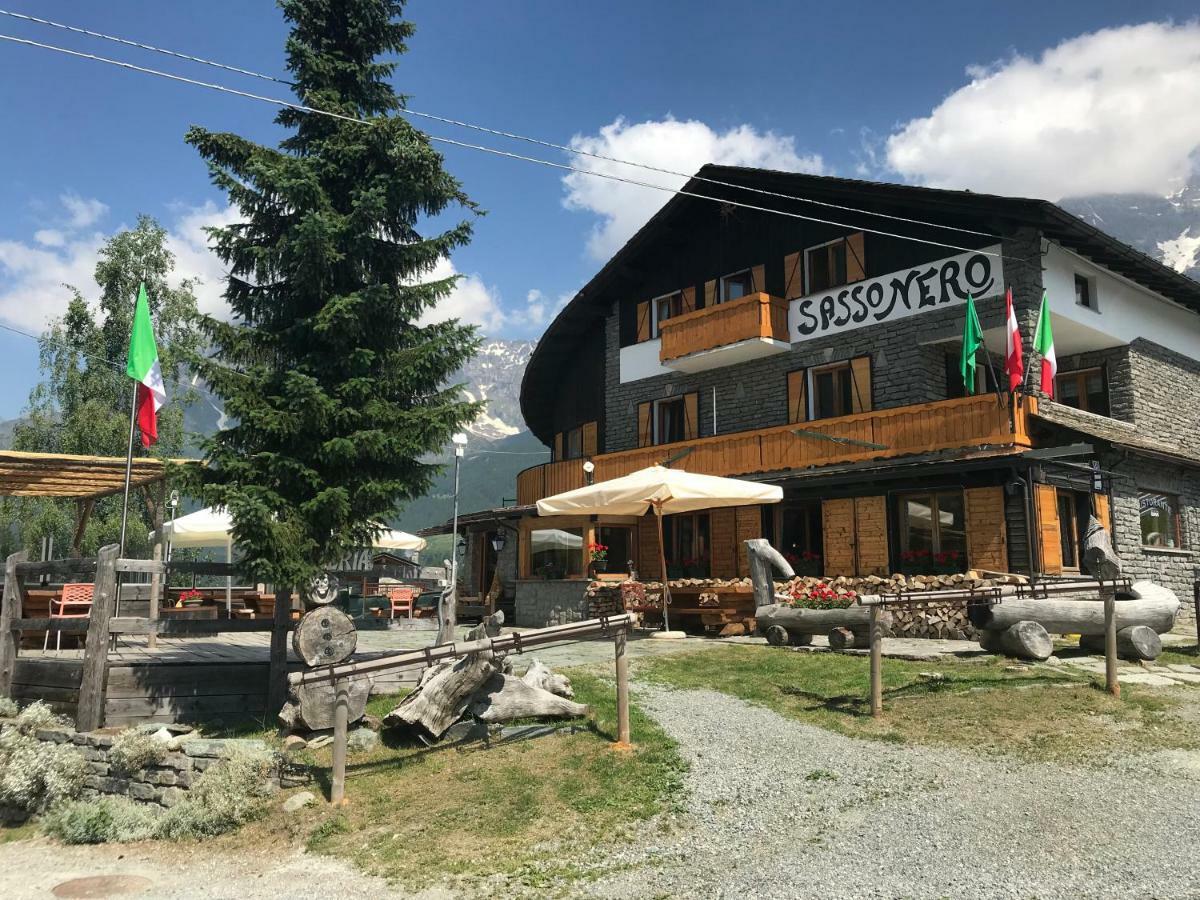 Hotel Sasso Nero à Chiesa in Valmalenco Extérieur photo