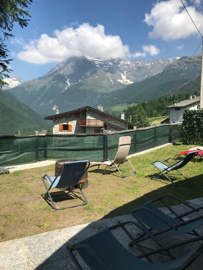 Hotel Sasso Nero à Chiesa in Valmalenco Extérieur photo